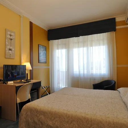 索勒马雷酒店 3* 圣雷默