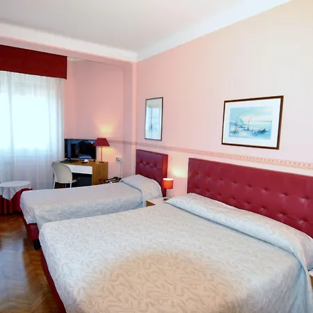 索勒马雷酒店 圣雷默